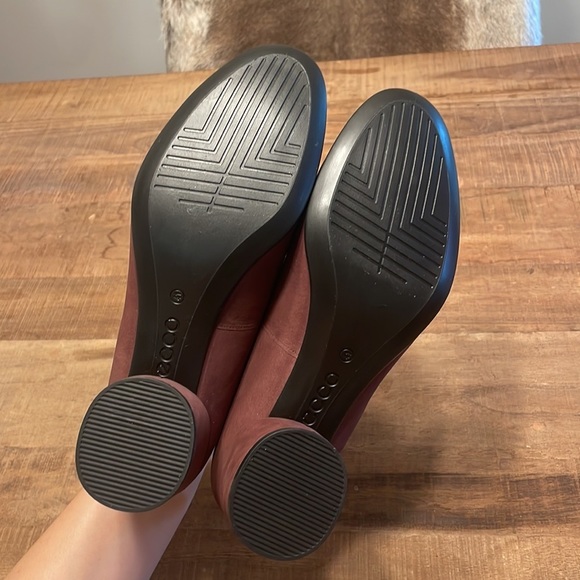 Ecco Women's Burgundy Heels - Picture 6 of 10